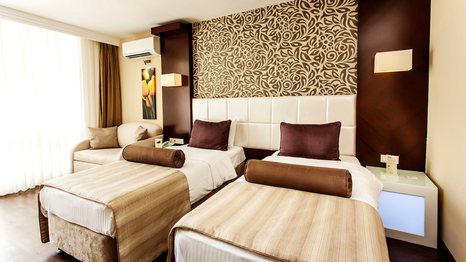 rooms-coral-room-2+2