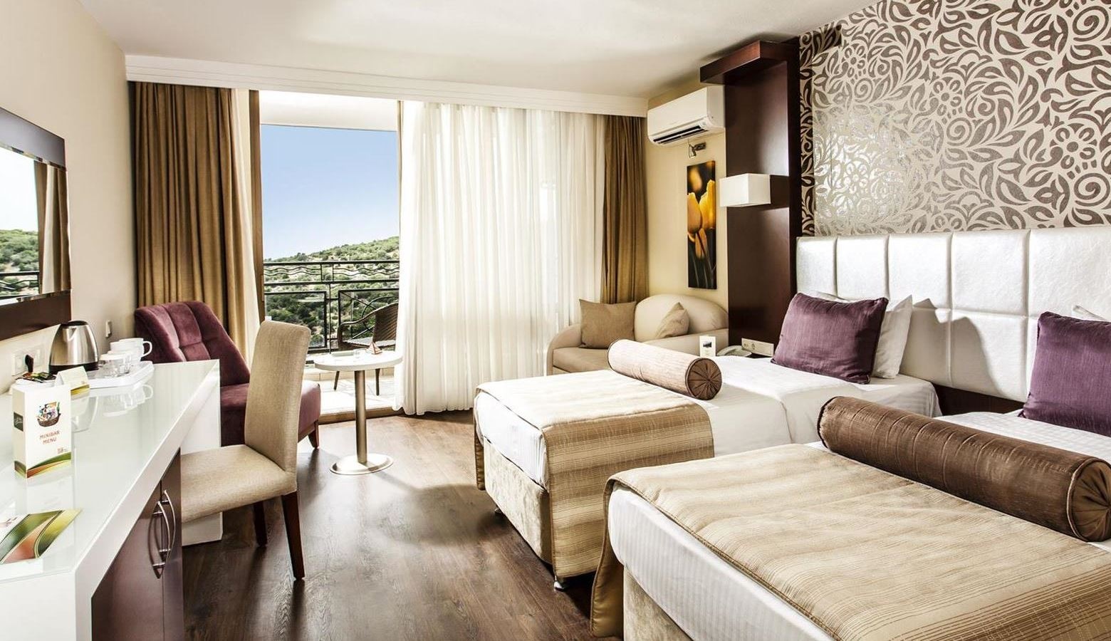 rooms-deluxe-room-land-view