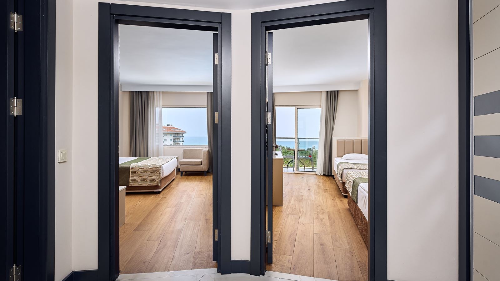 rooms-family-room-sea-view