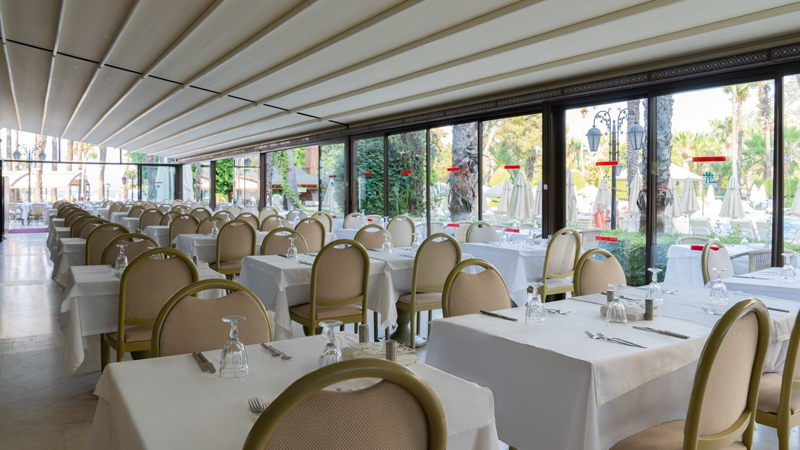 restaurants-aquarius-restaurant