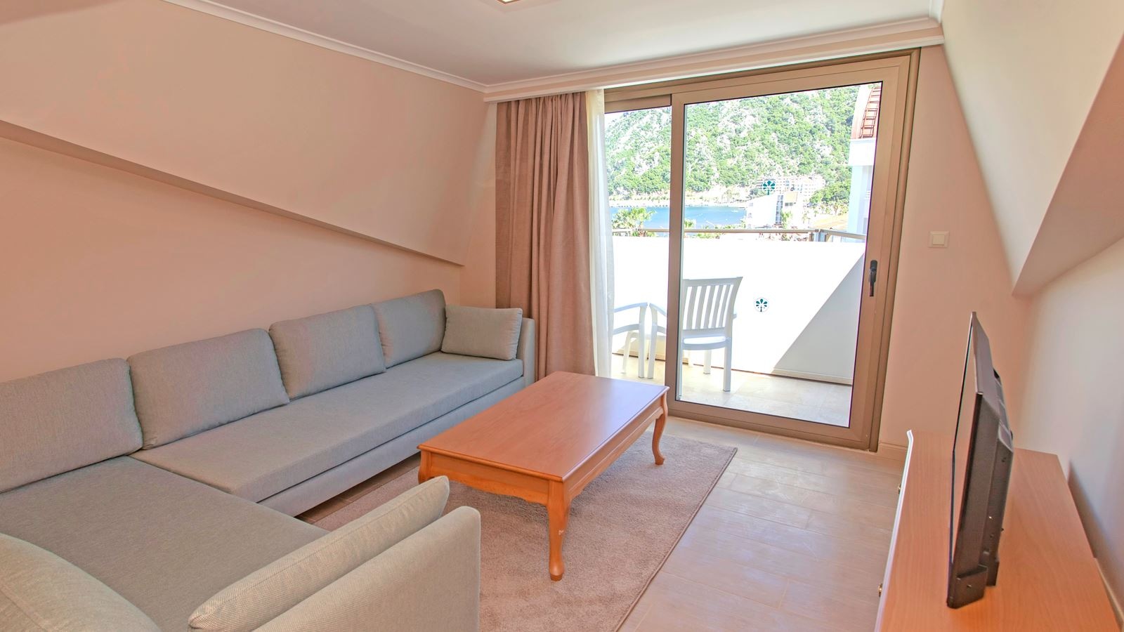 rooms-attic-suite--family-suite