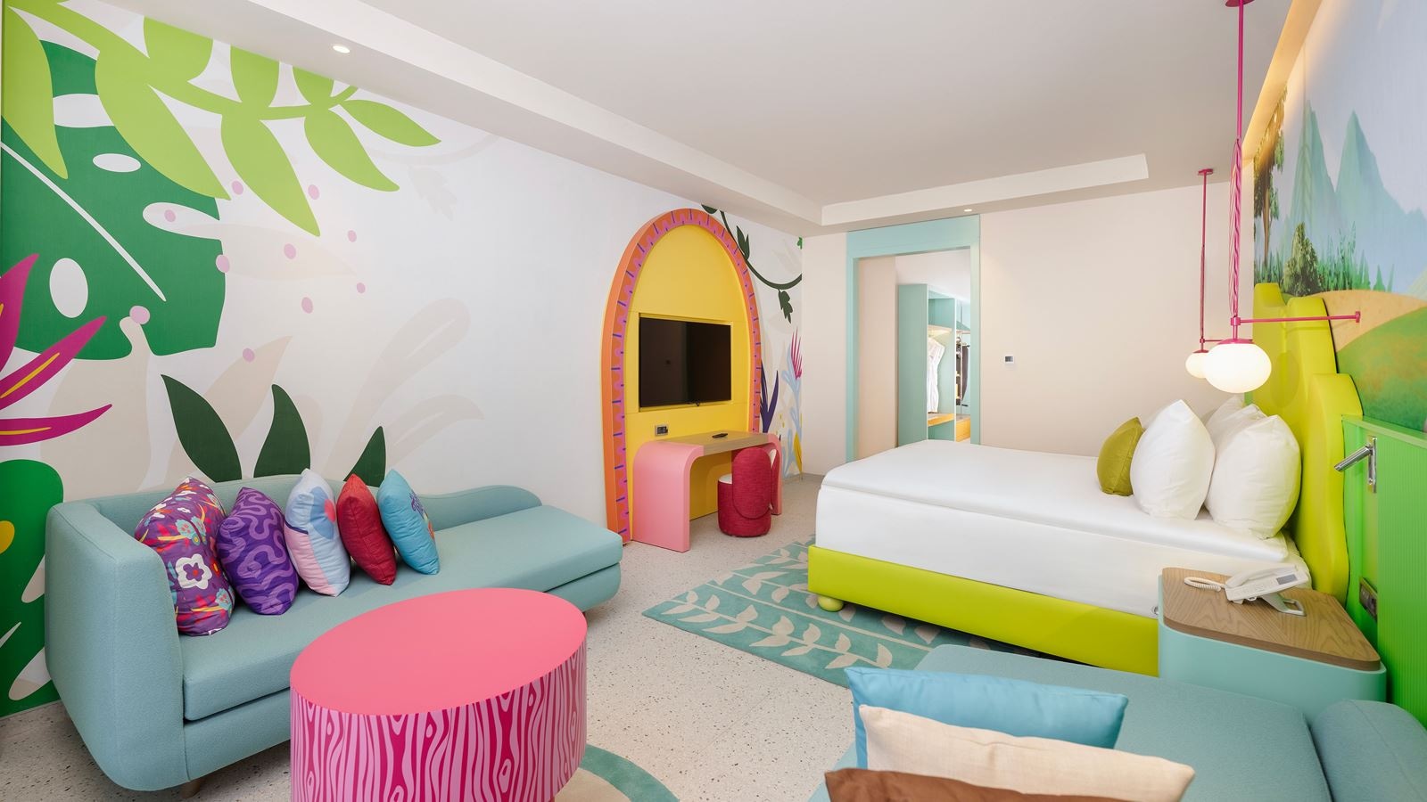 rooms-themed-deluxe-suite