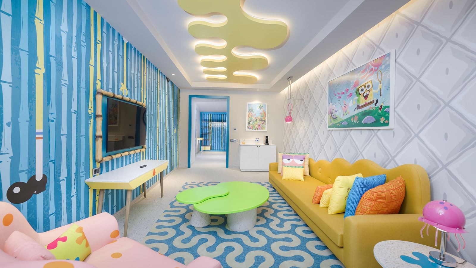 rooms-themed-deluxe-suite