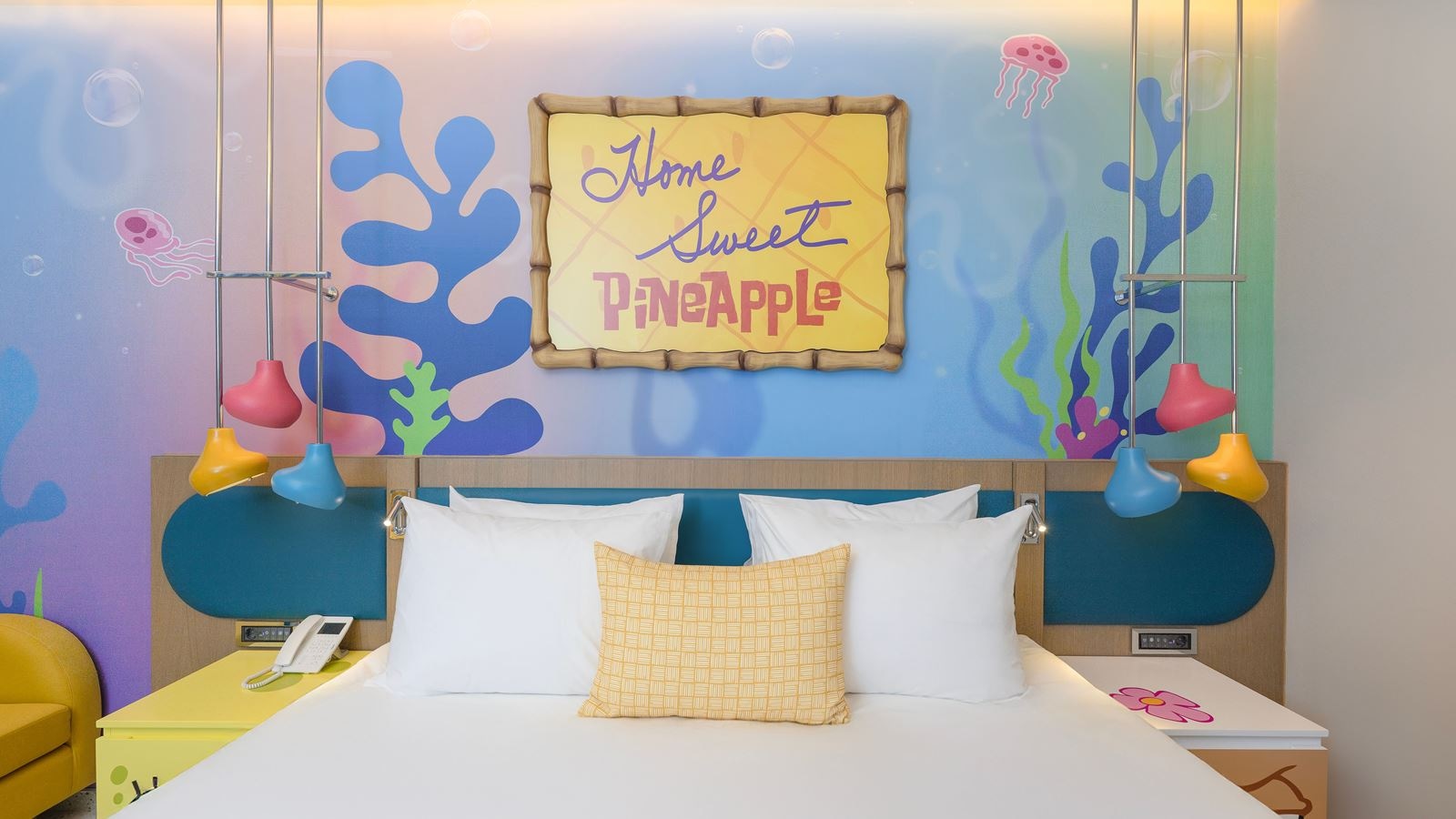 rooms-themed-deluxe-suite