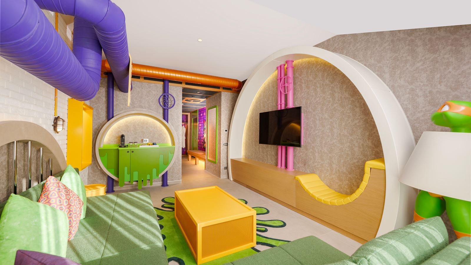 rooms-themed-deluxe-suite