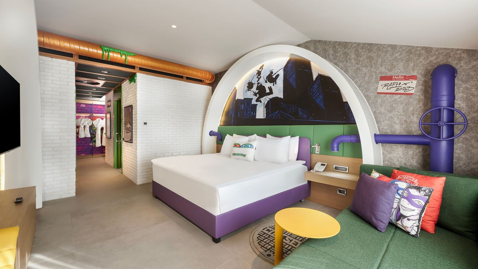 rooms-themed-deluxe-suite