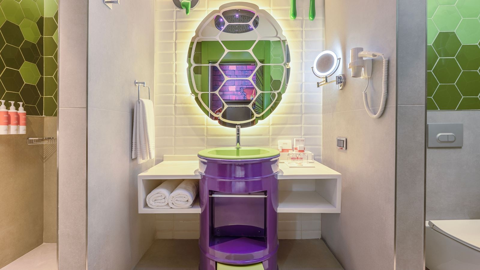 rooms-themed-deluxe-room-connection