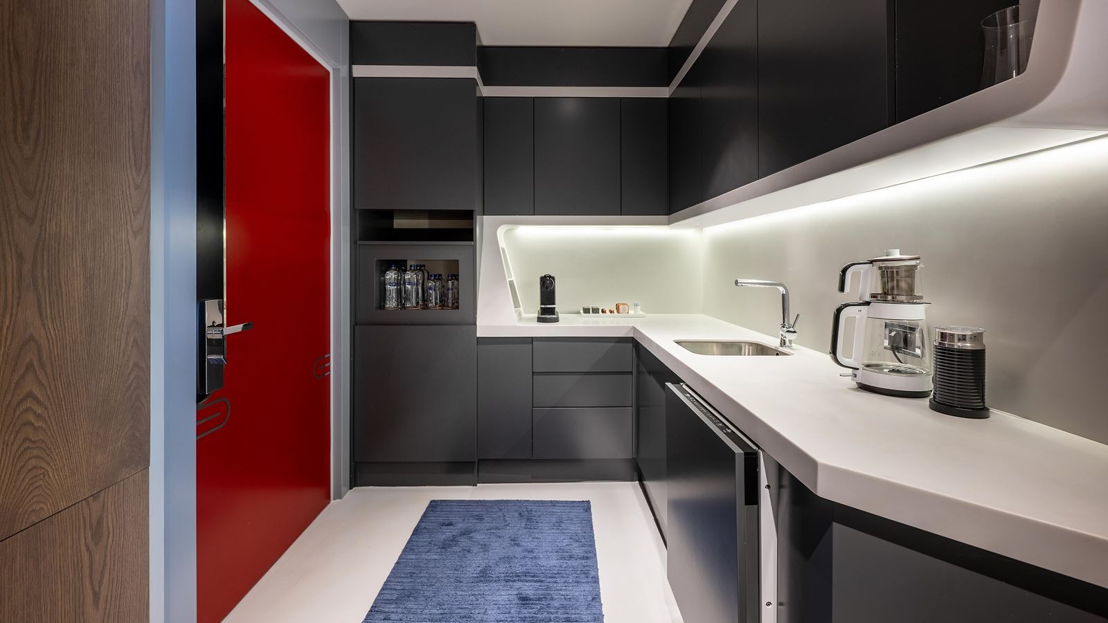 rooms-themed-iconic-suite