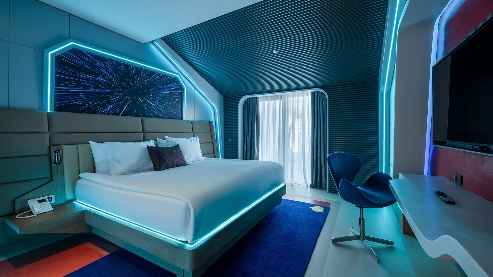 rooms-themed-iconic-suite