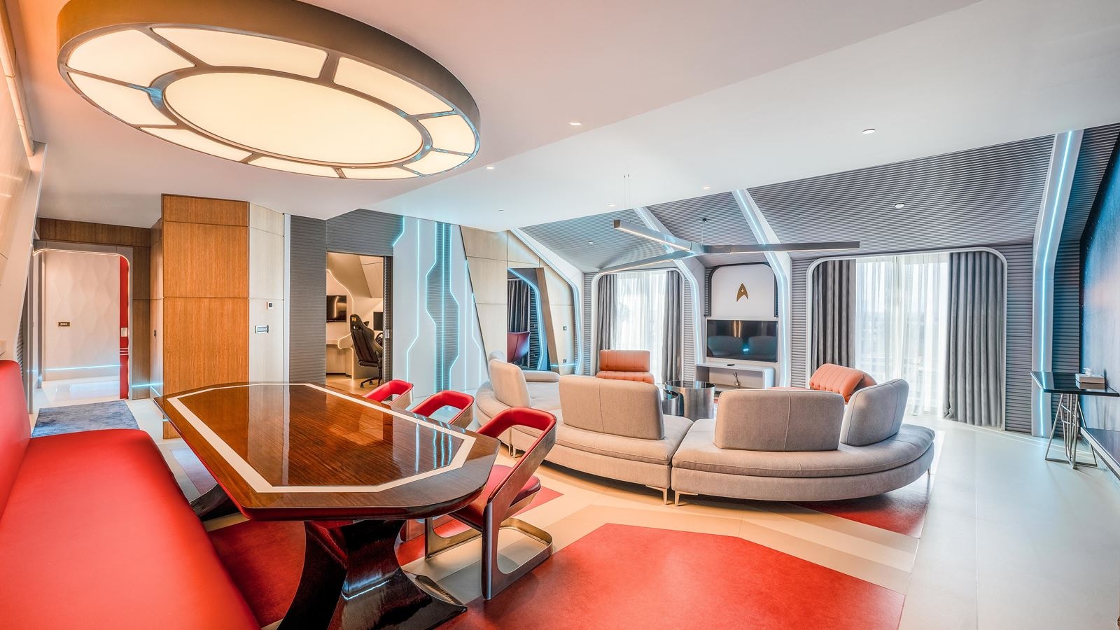 rooms-themed-iconic-suite