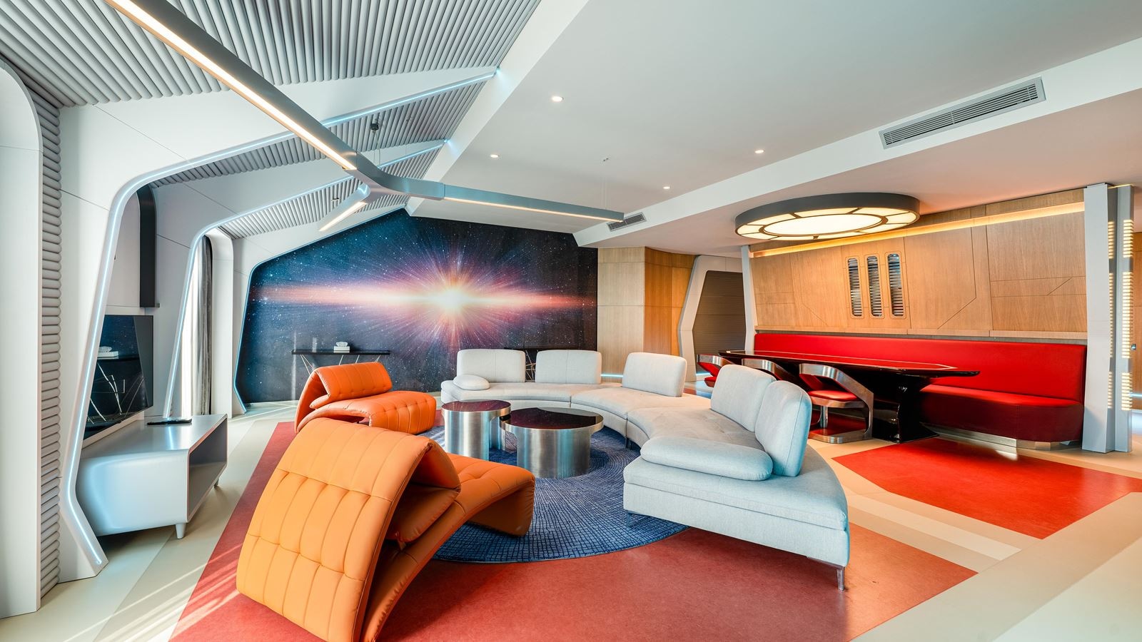 rooms-themed-iconic-suite