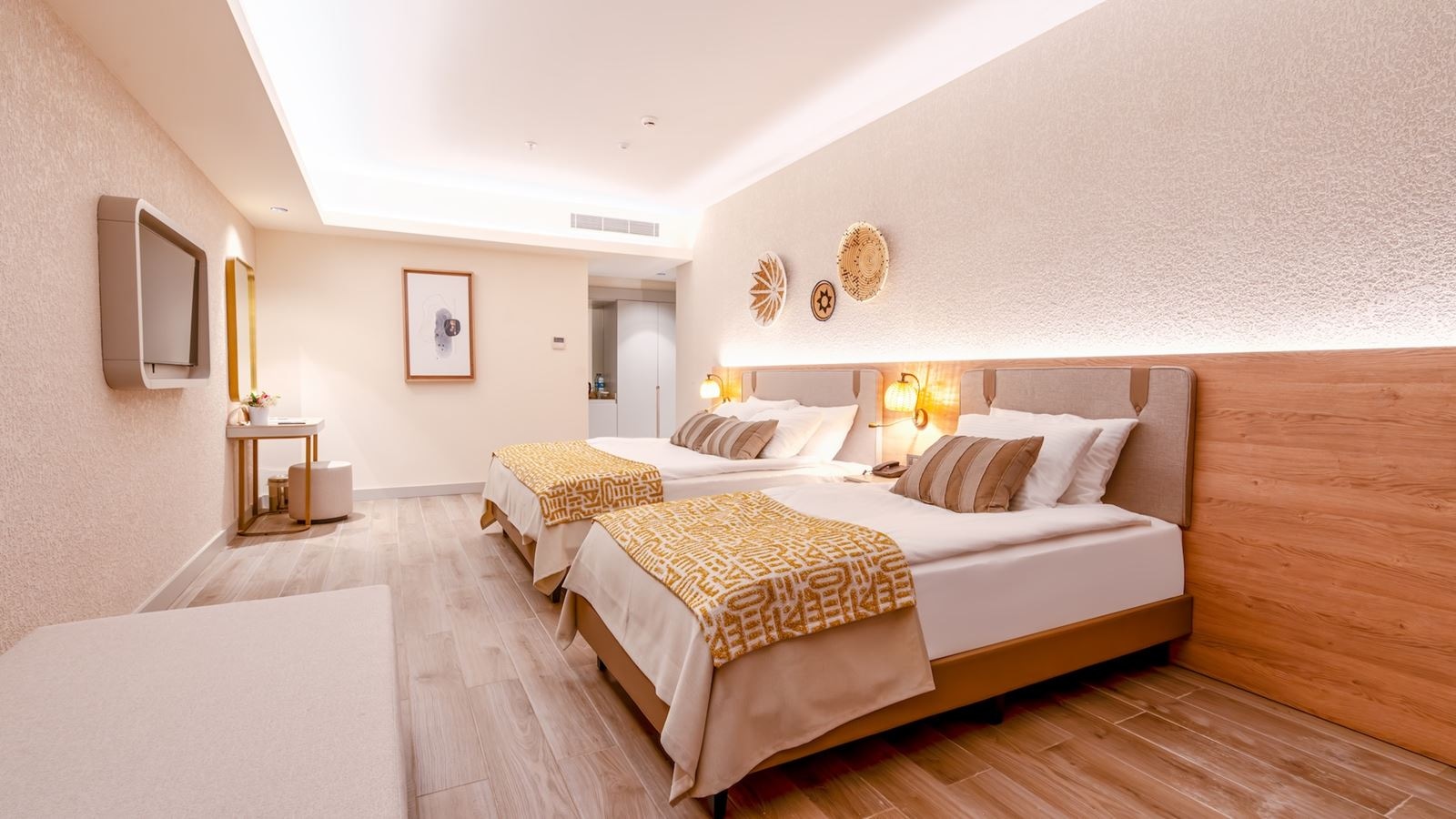 rooms-deluxe-suit-room