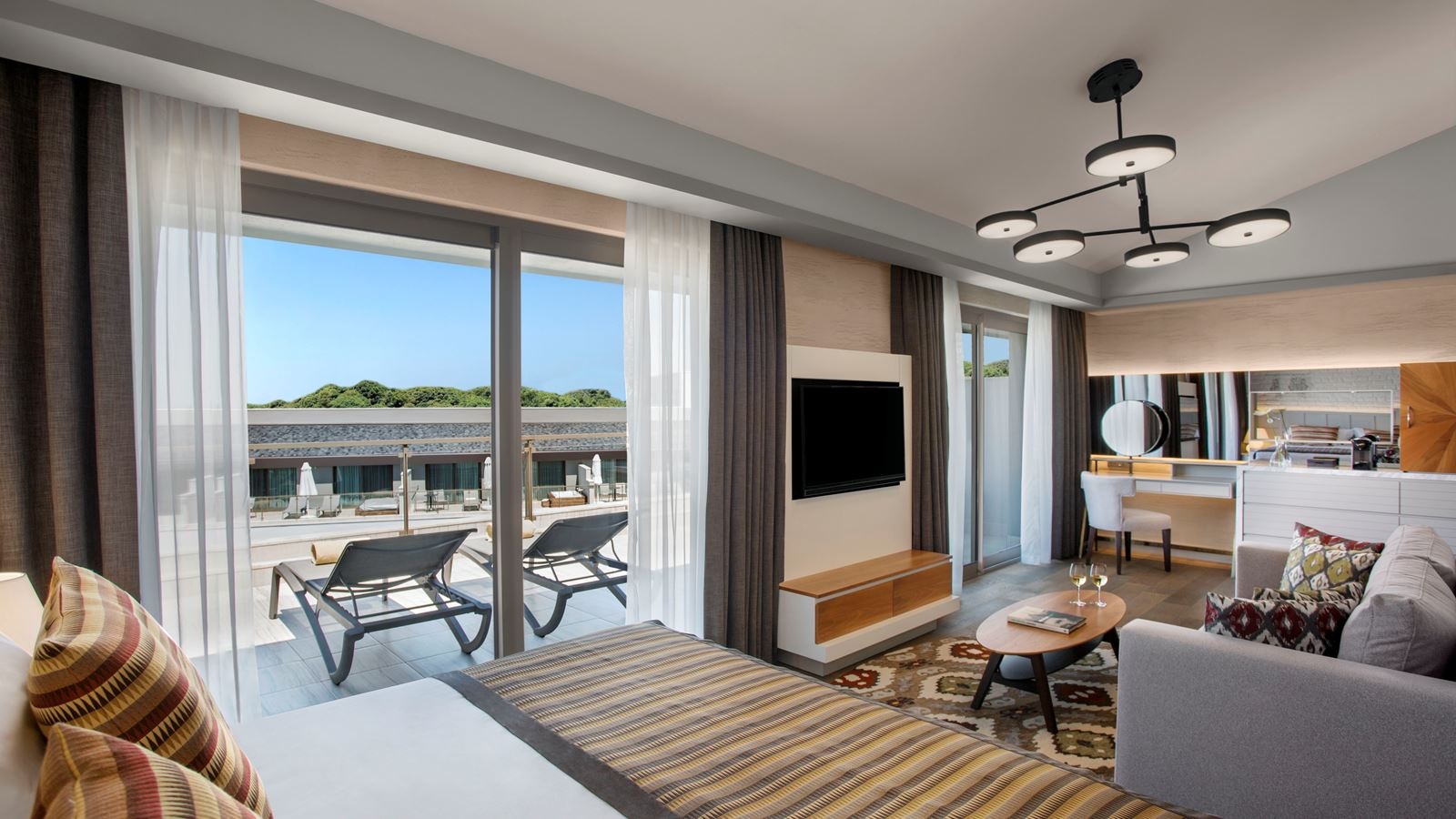rooms-penthouse-suite-side-sea-view