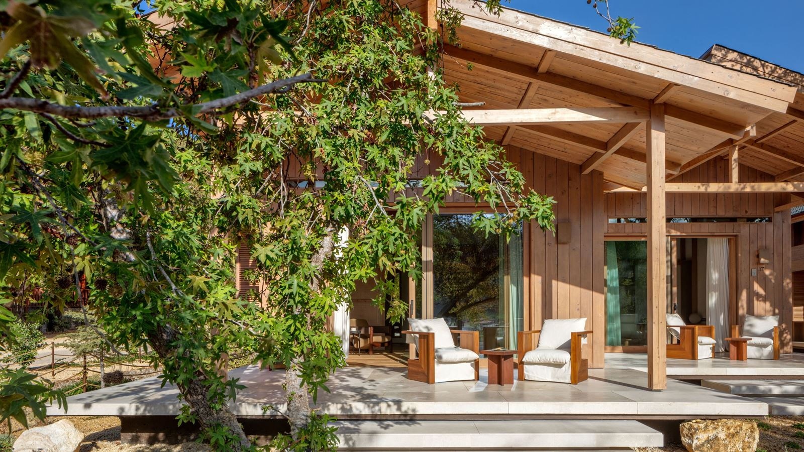 rooms-deluxe-sea-view-cabana