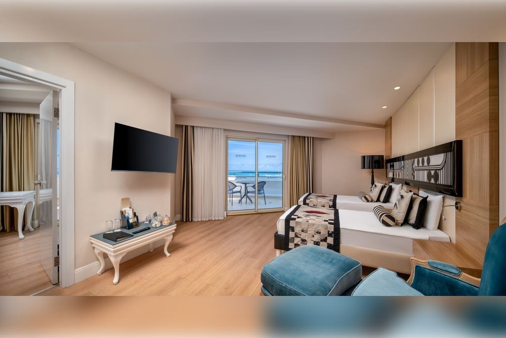 rooms-deluxe-family-room