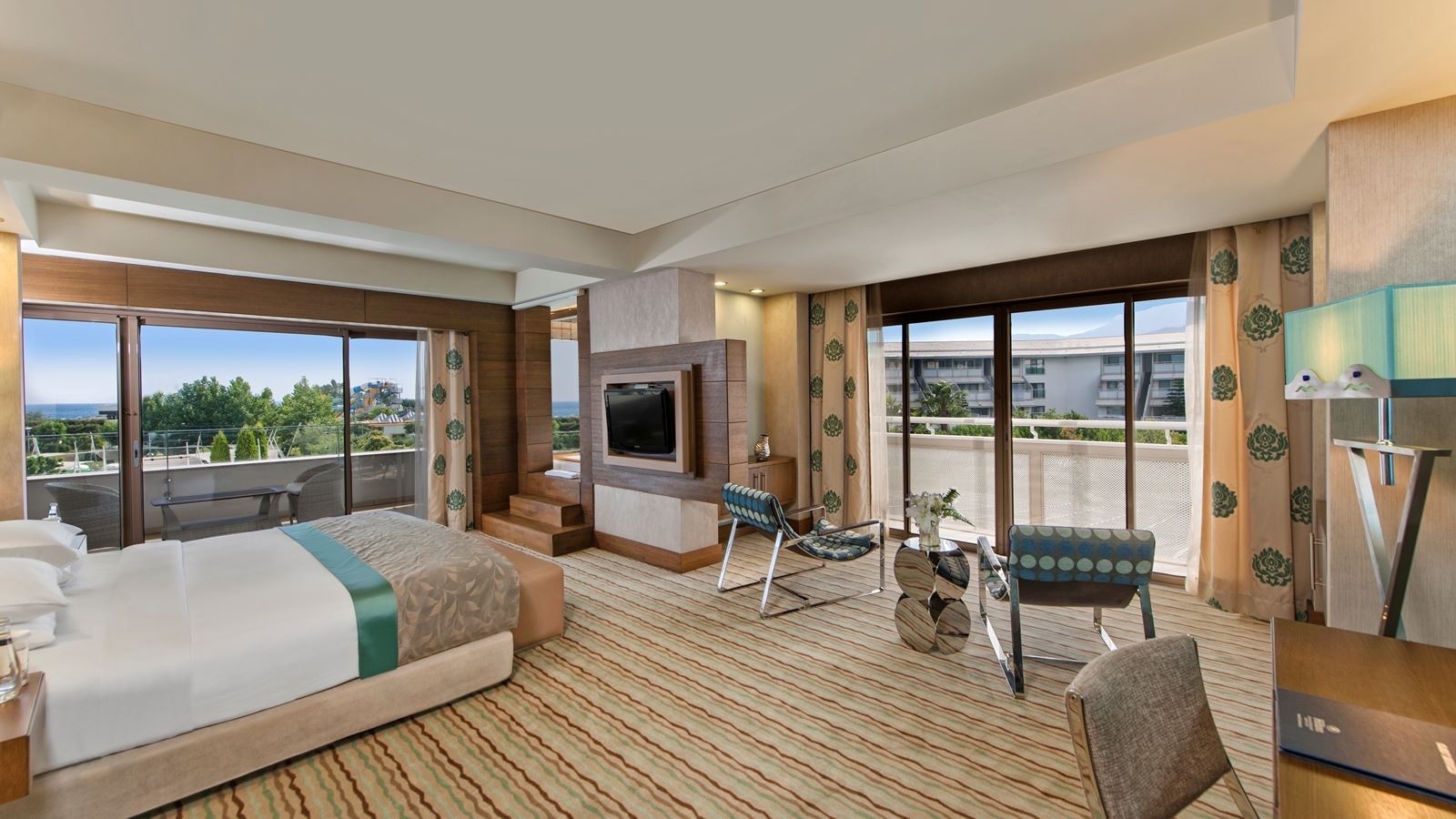 rooms-hilton-suite-sea-view