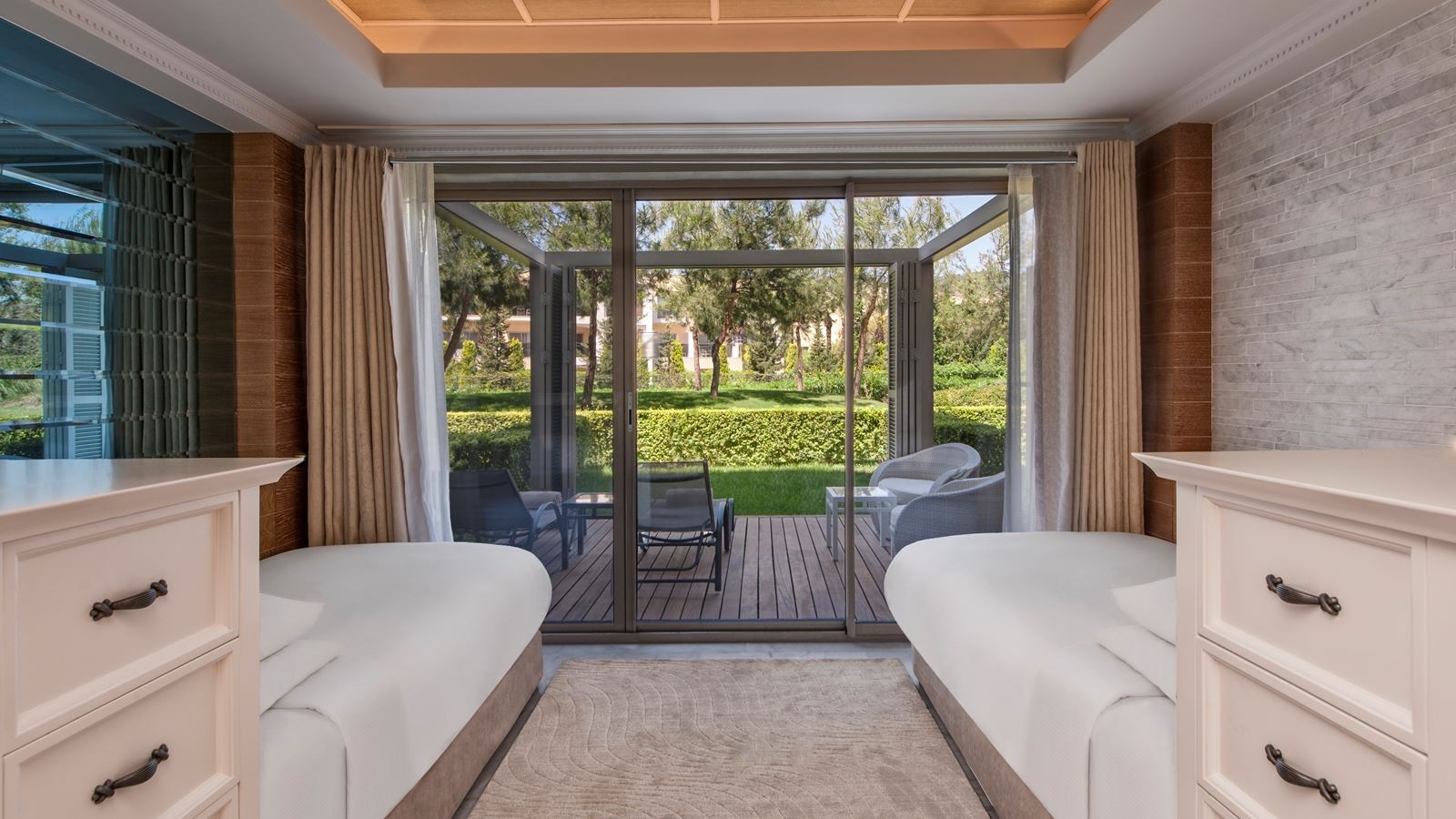 rooms-family-dublex-suite-garden-view