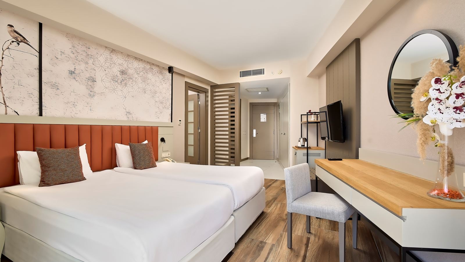 rooms-family-land-view-room