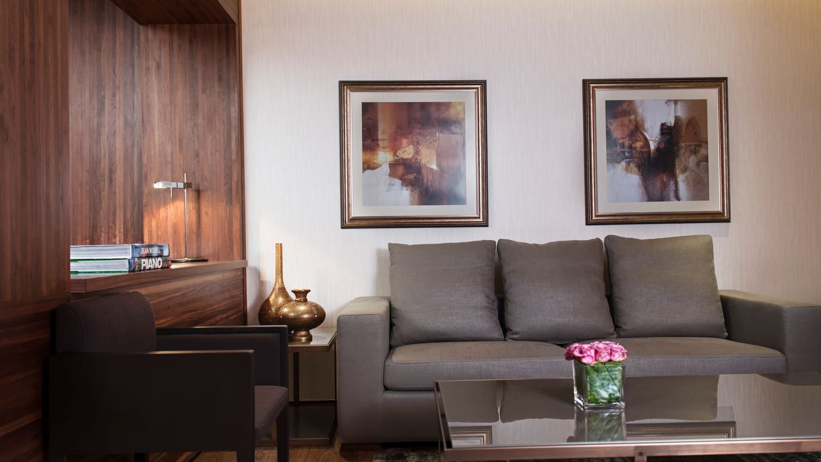 rooms-executive-suite-partial-sea-view