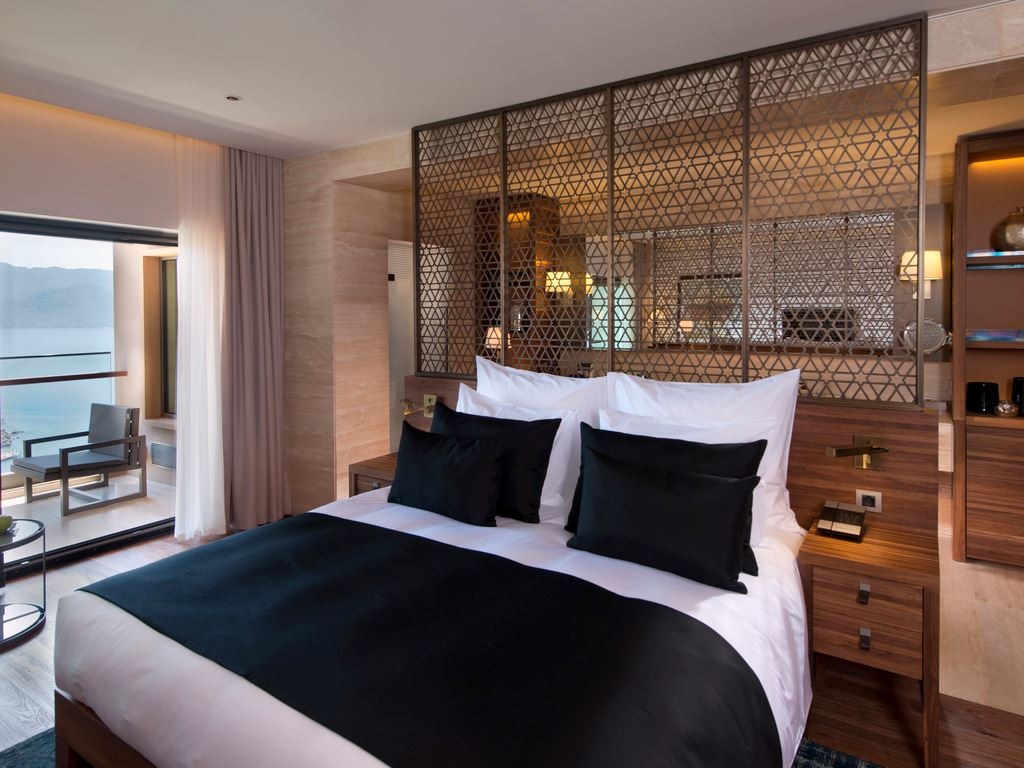 rooms-deluxe-room-sea-view