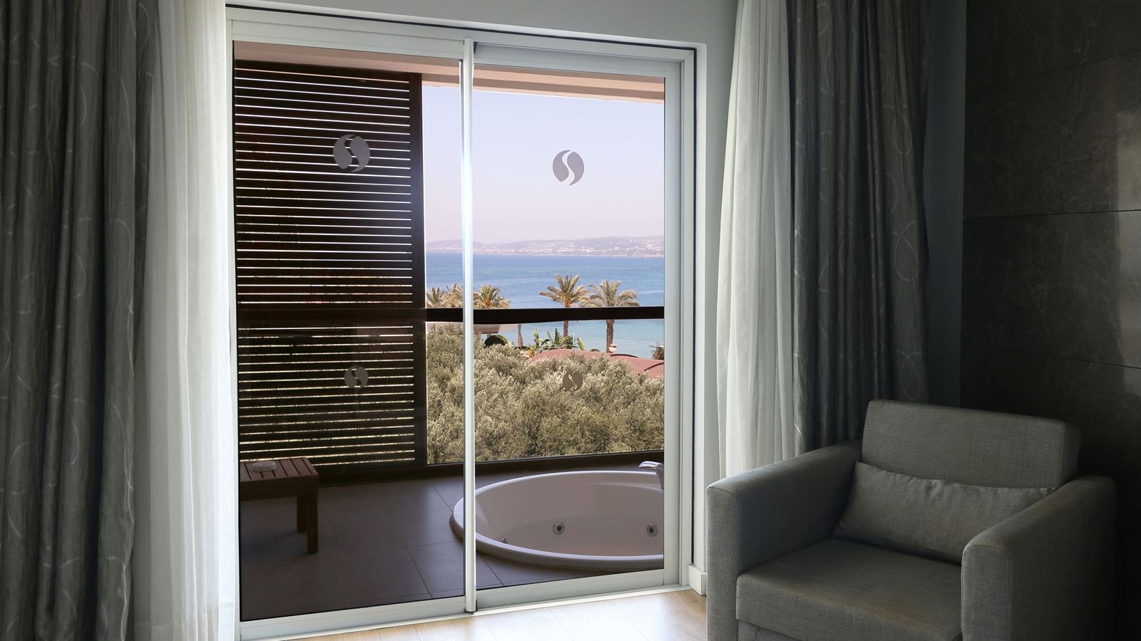 rooms-superior-standard-with-jakuzzi