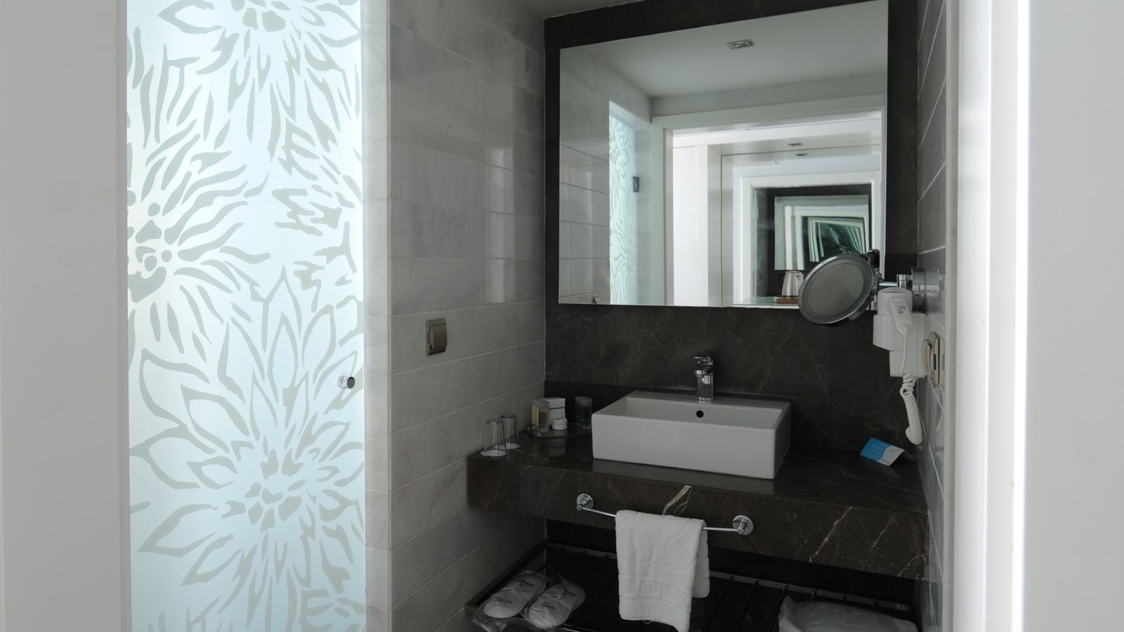 rooms-swim-up-roomonly-adult-+16-years