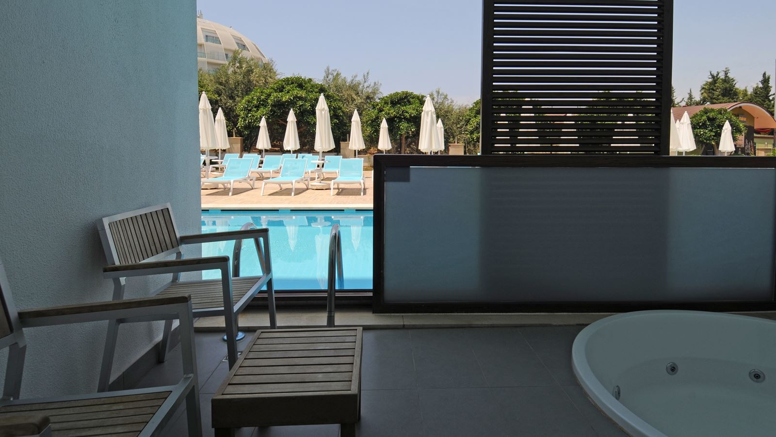 rooms-swim-up-roomonly-adult-+16-years