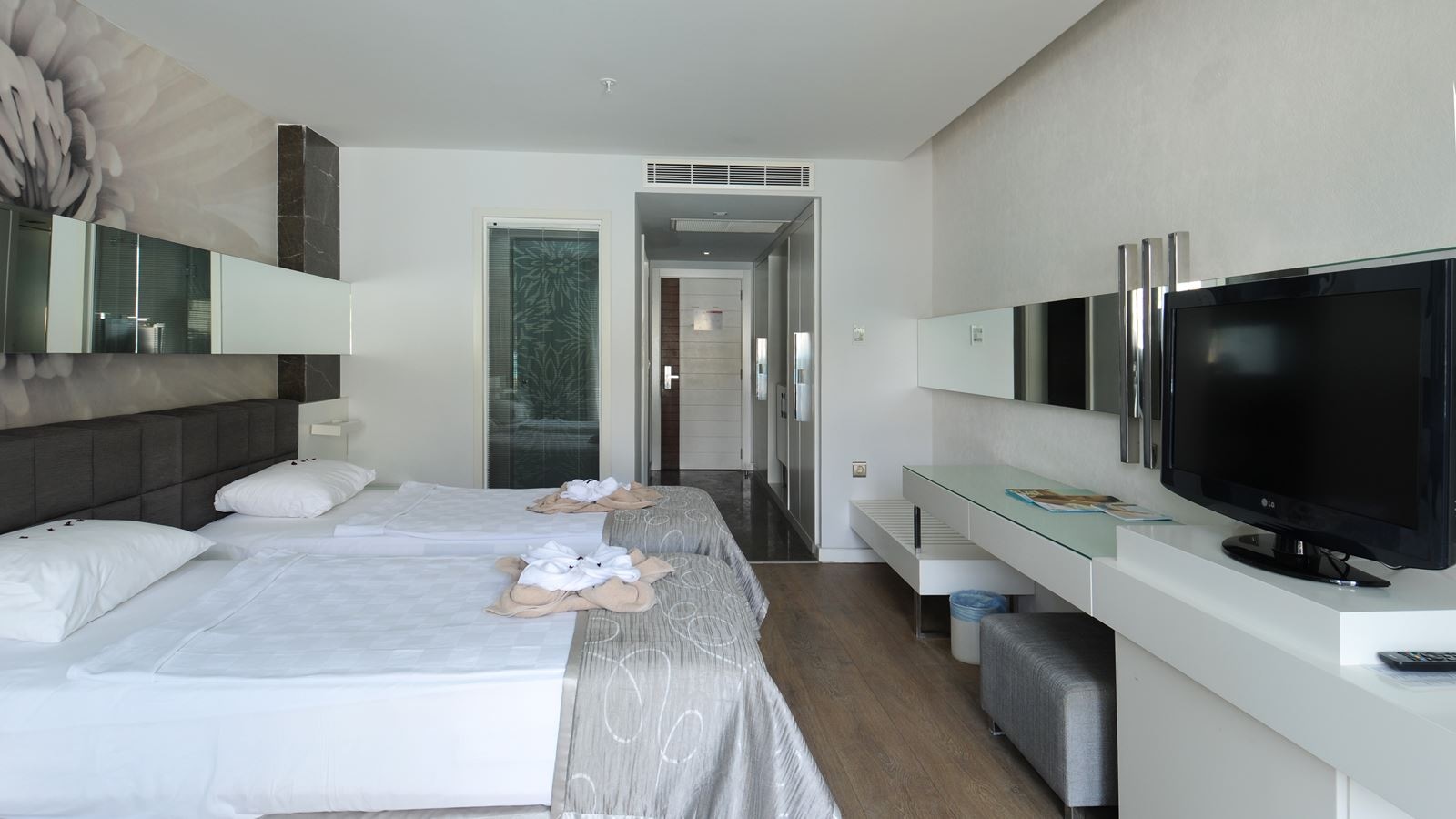 rooms-swim-up-roomonly-adult-+16-years