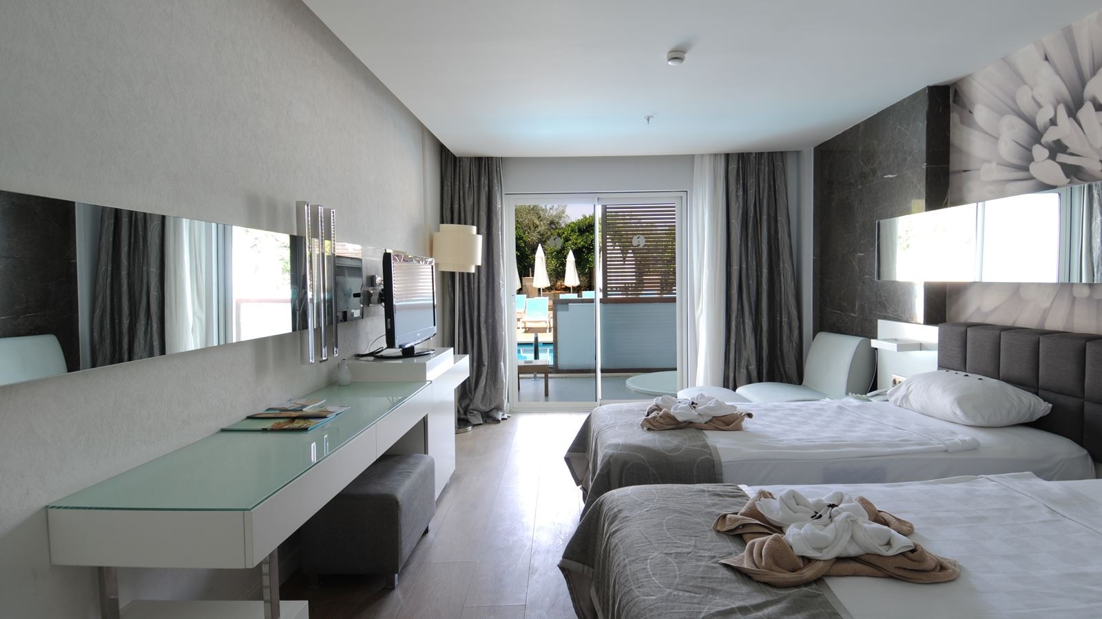 rooms-swim-up-roomonly-adult-+16-years