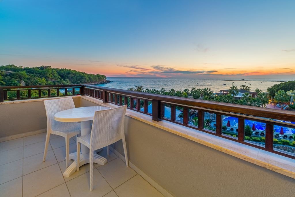 rooms-main-building-family-room-2-bedrooms