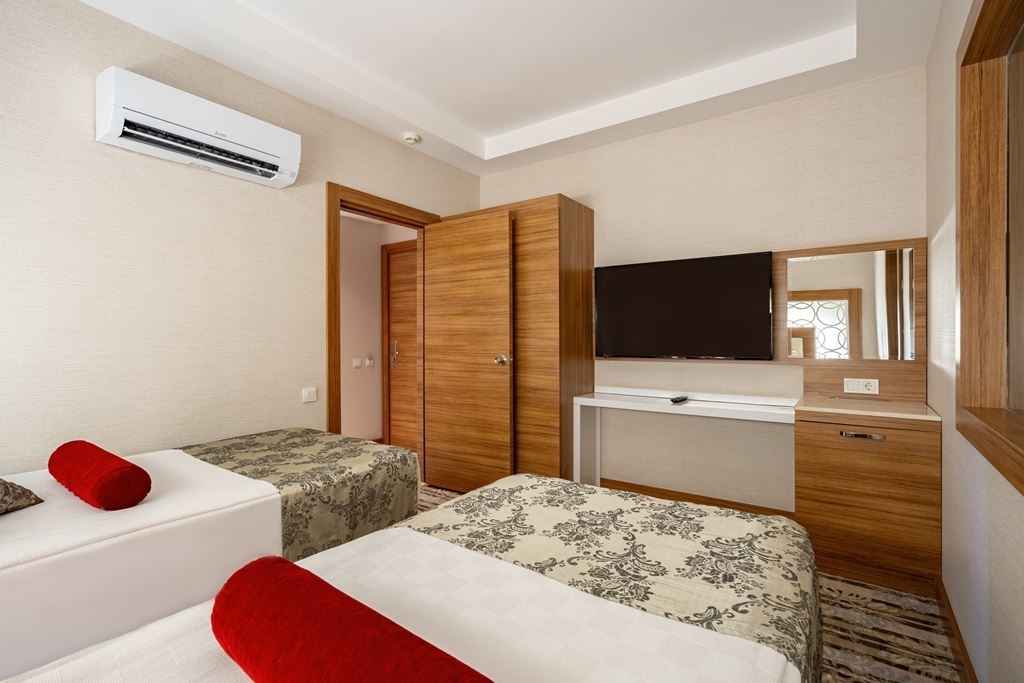 rooms-main-building-family-room-2-bedrooms