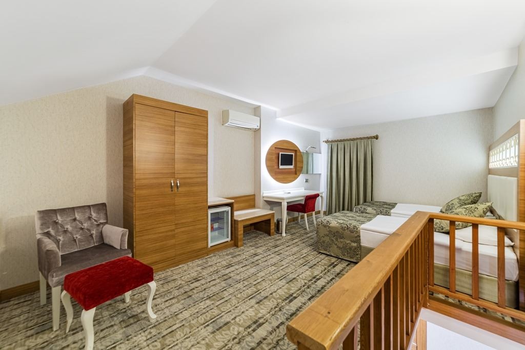 rooms-main-building-family-room-2-bedrooms