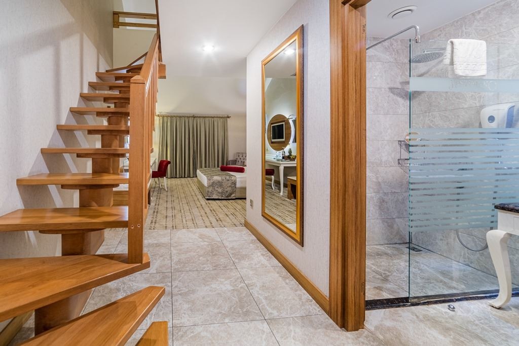 rooms-main-building-family-room-2-bedrooms