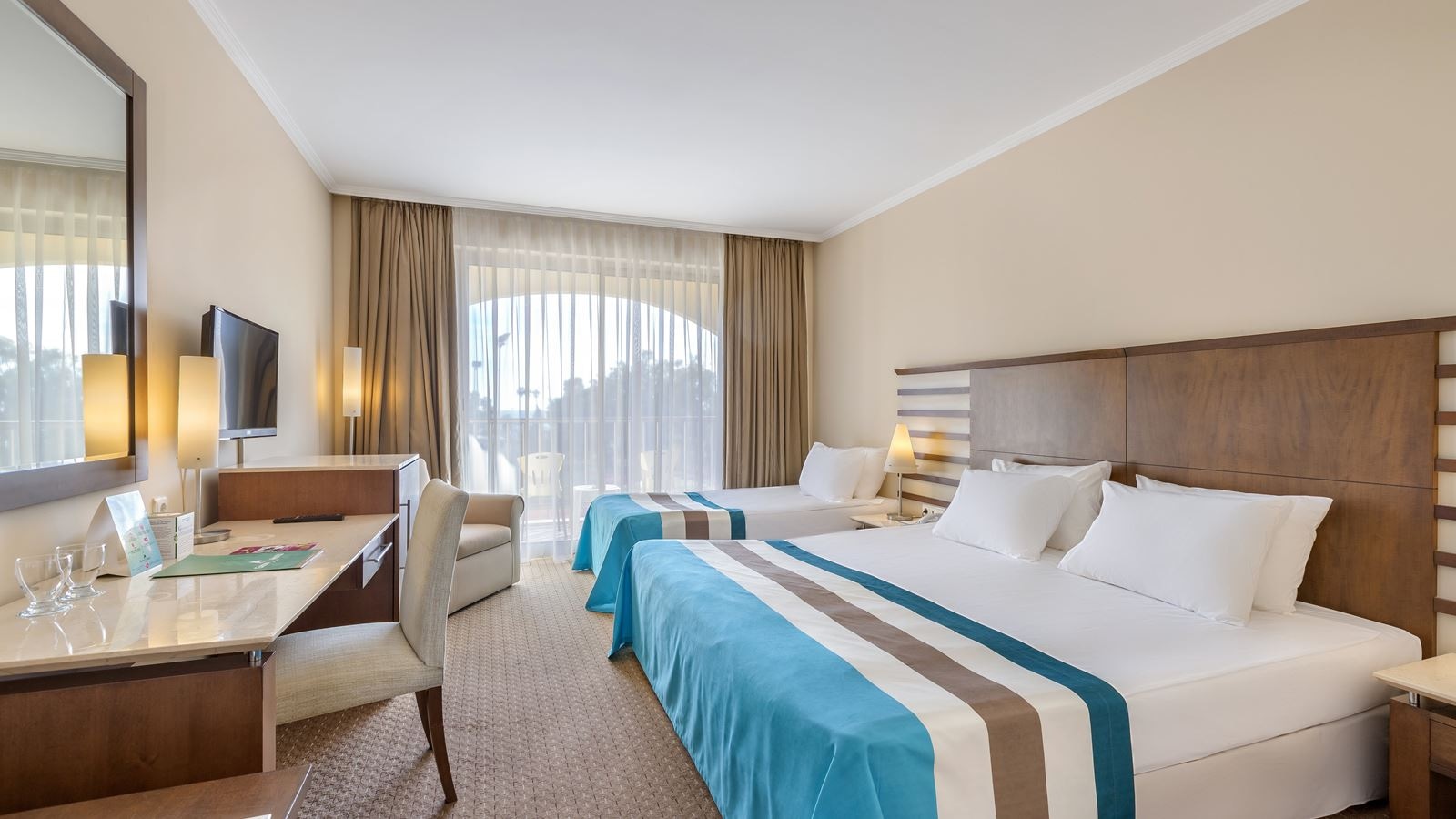 rooms-zeus-superior-room