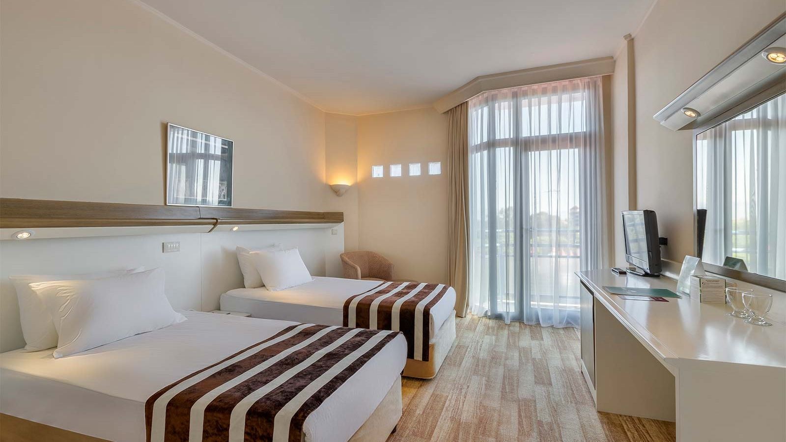 rooms-standard-room-land-view