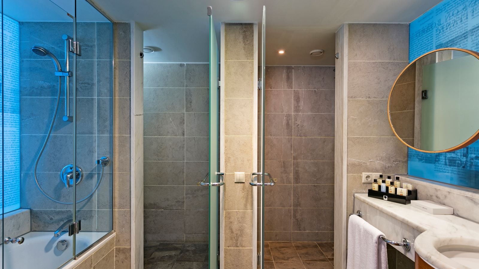 rooms-anex-family-room-garden-view