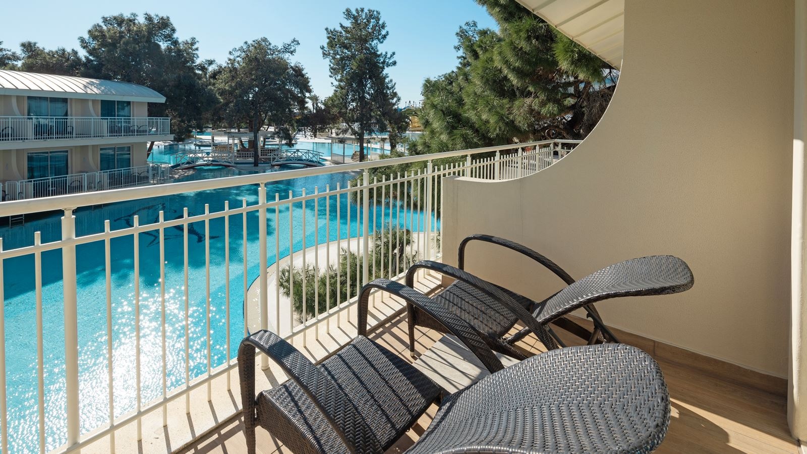 rooms-anex-standart-pool-room