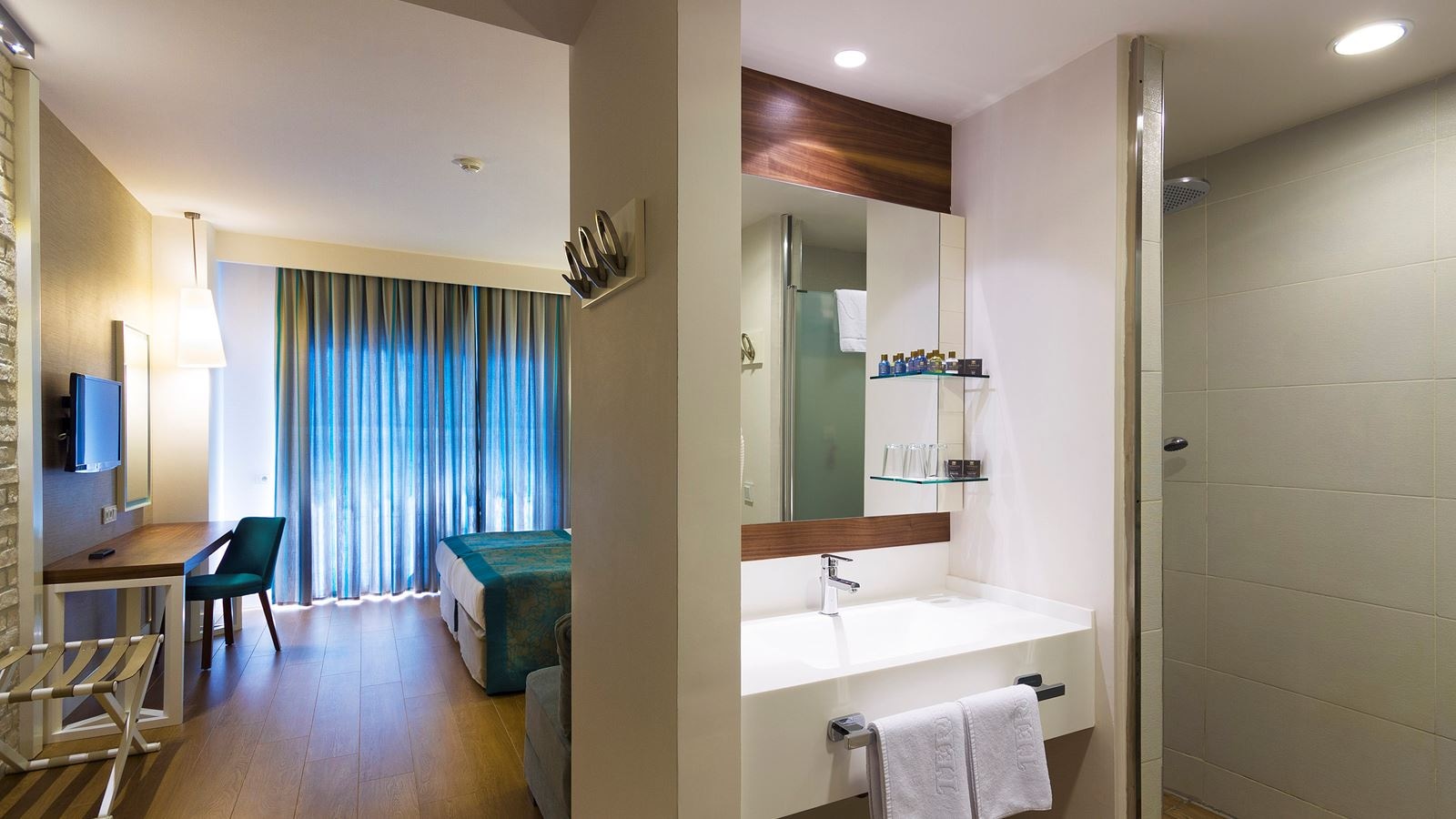 rooms-standard-superior-double-roomroh