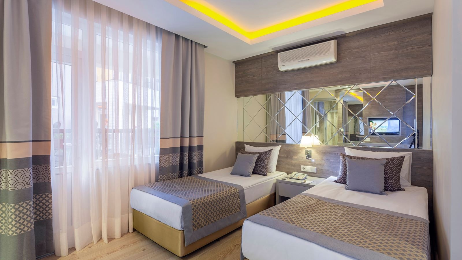 rooms-park-villa-family-room-2