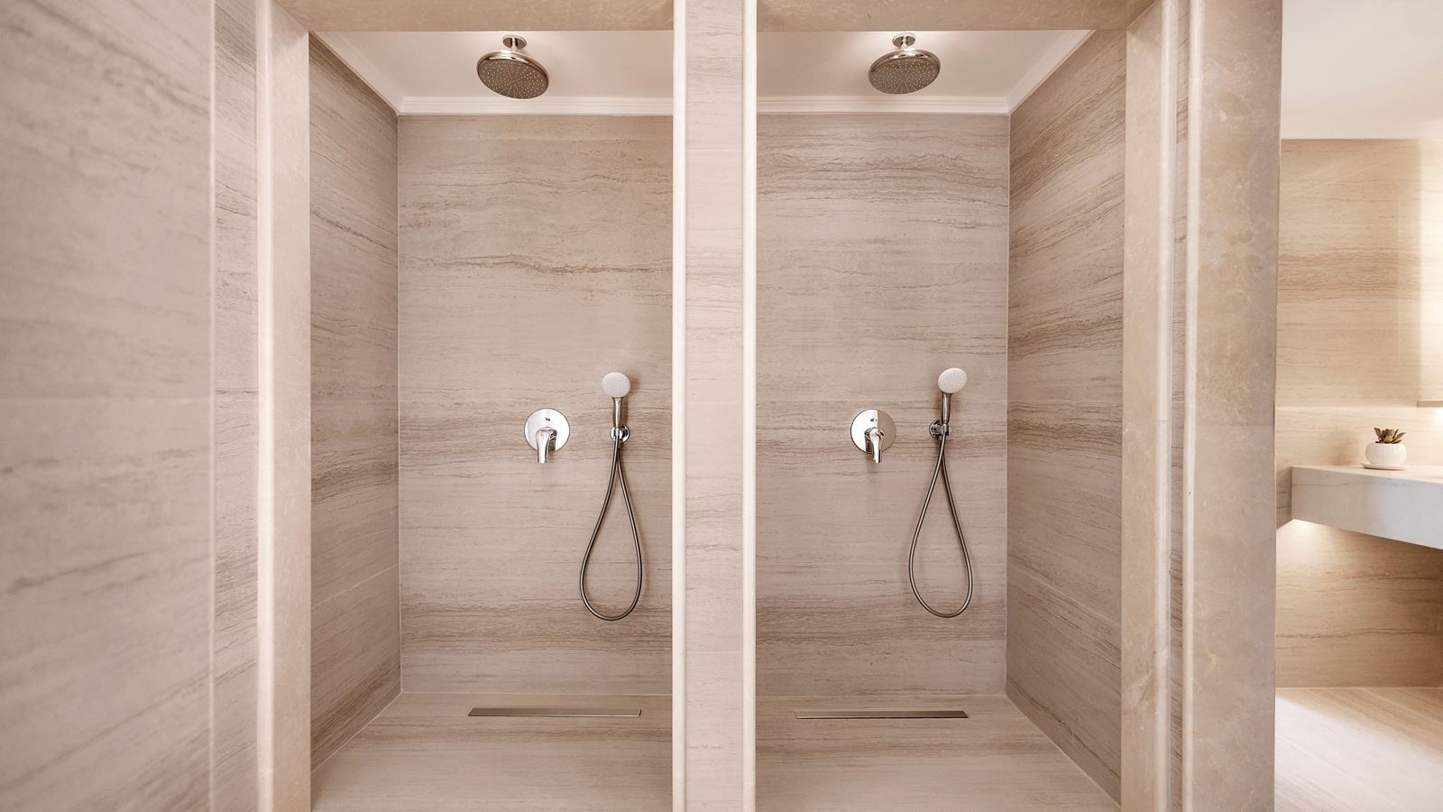 rooms-deluxe-family-land-view