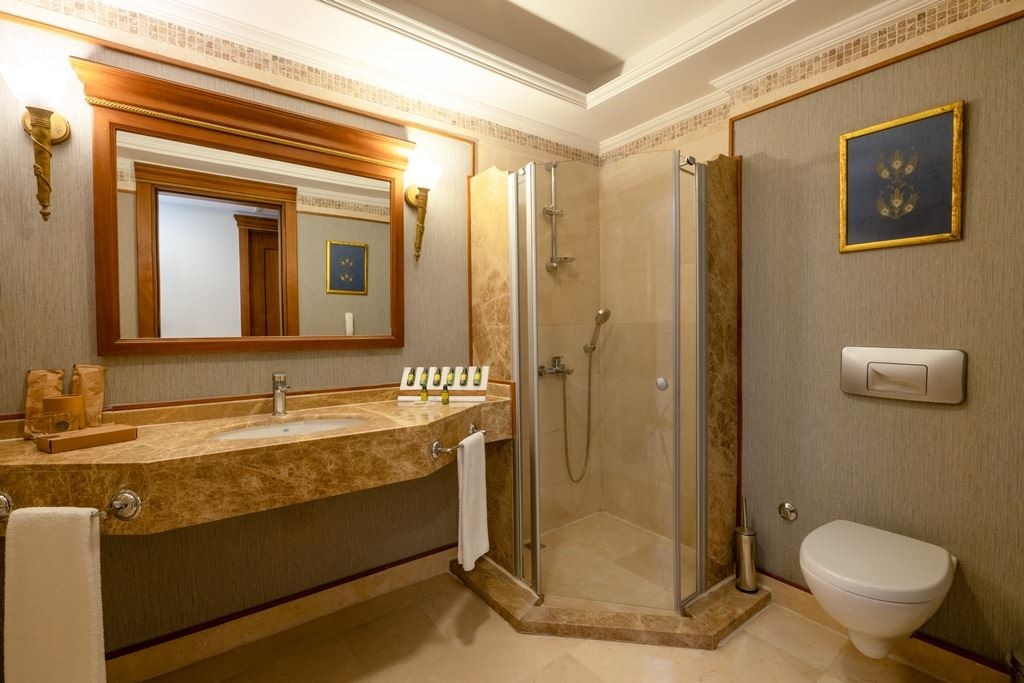 rooms-club-room-forest-view