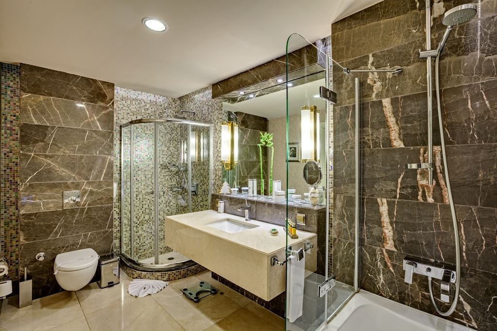 rooms-club-room-forest-view