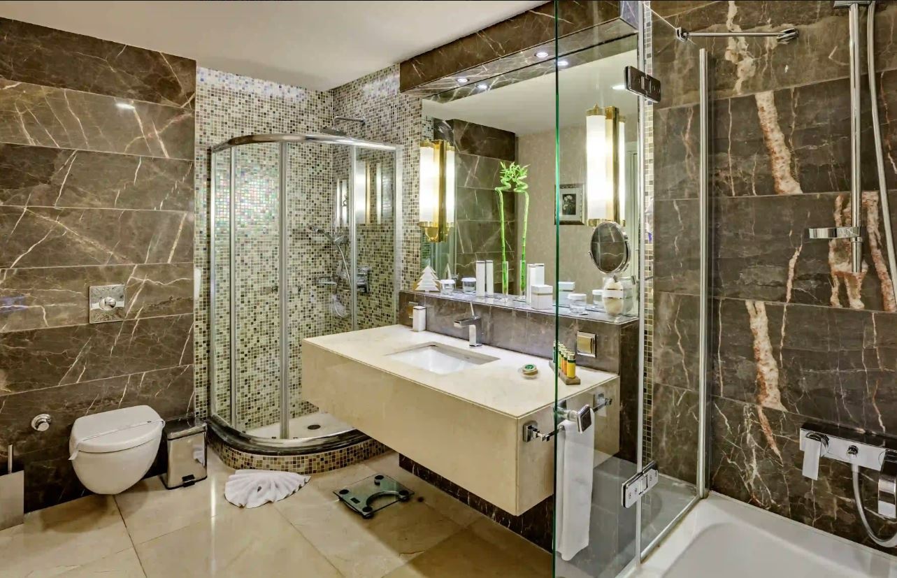 rooms-deluxe-room-land-view