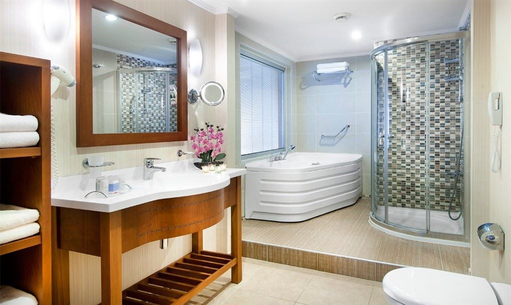 rooms-deluxe-room-land-view