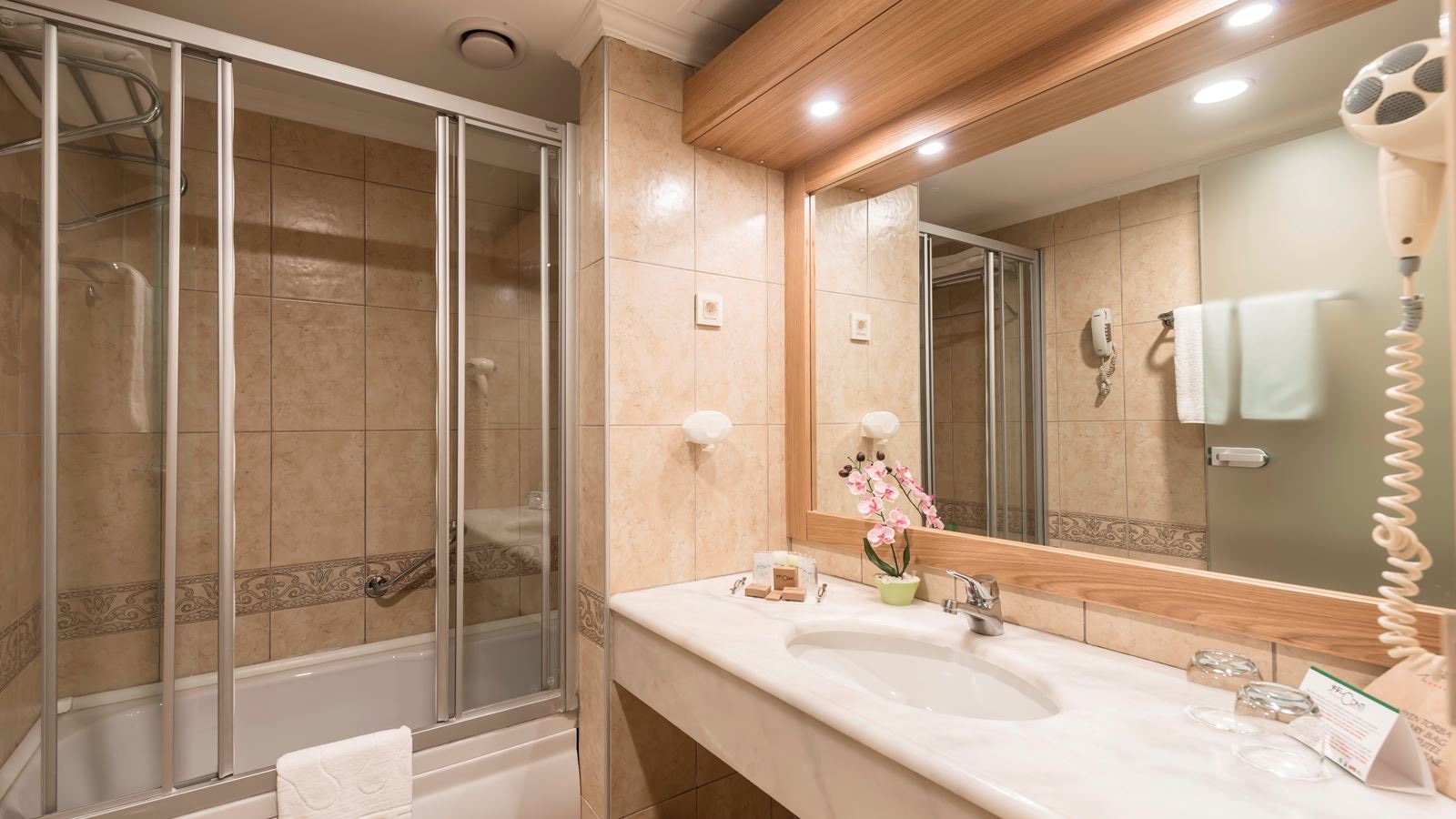 rooms-standard-room-land-view