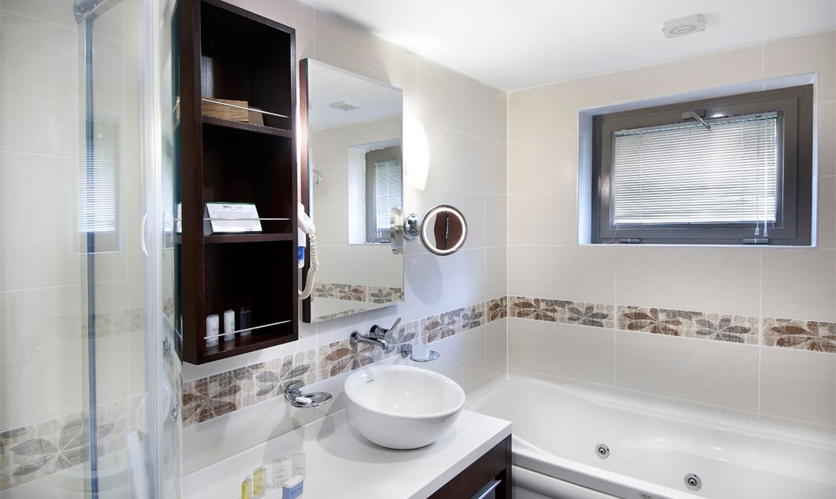 rooms-deluxe-room-sea-view