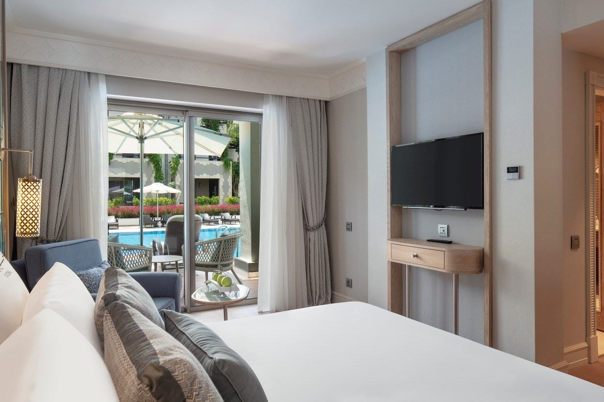 rooms-lake-house-family-suite-swimup