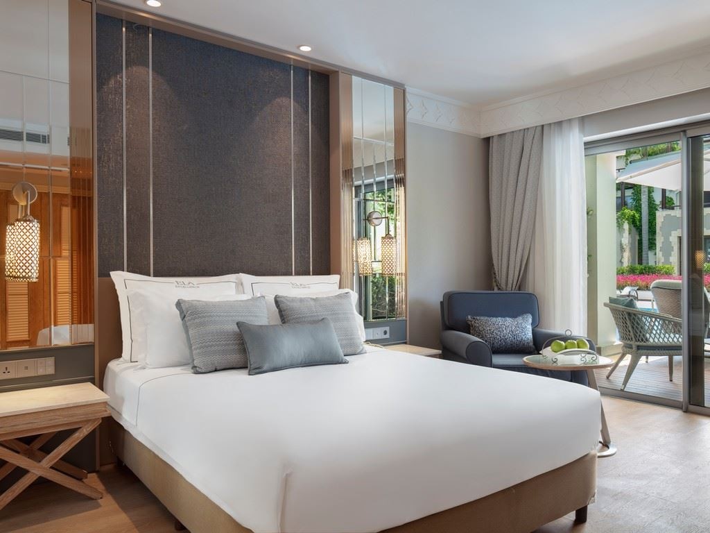 rooms-lake-house-superior-swimup