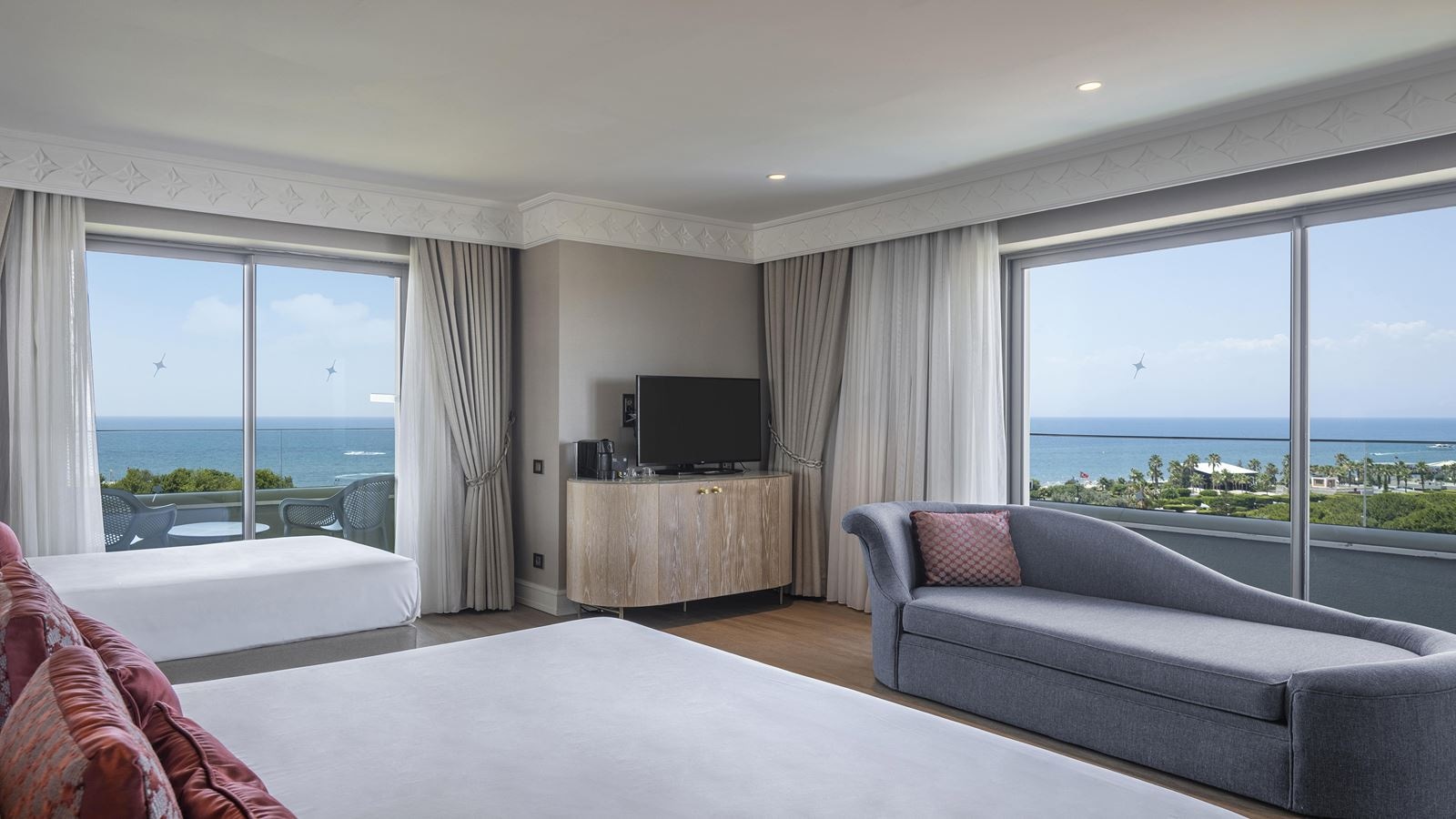 rooms-grand-superior-sea-view