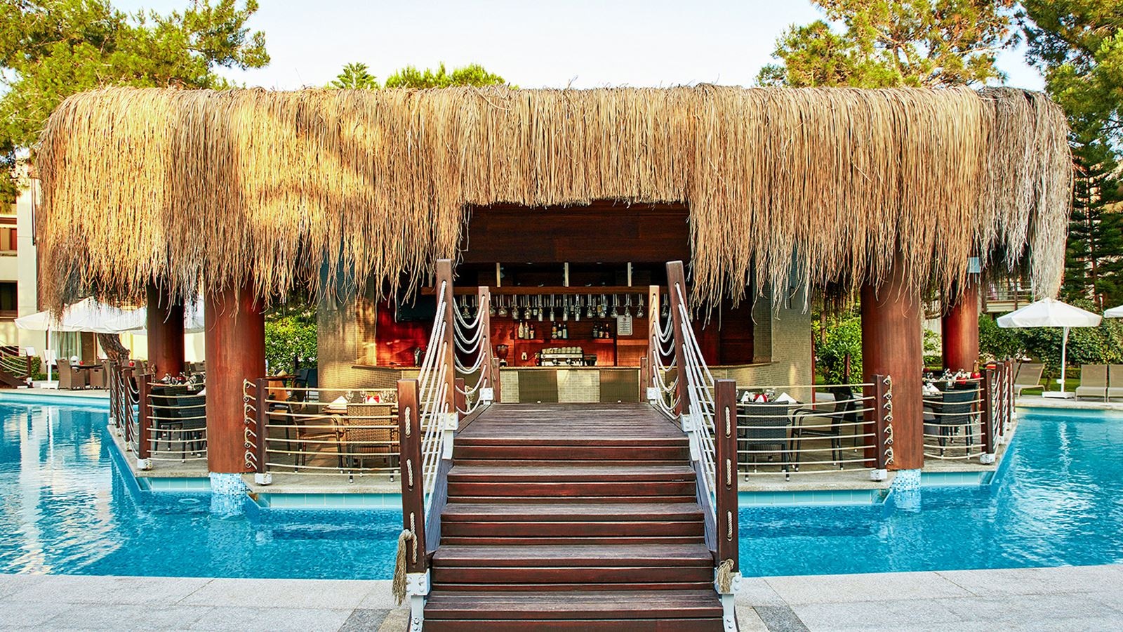 bars-garden-pool-bar